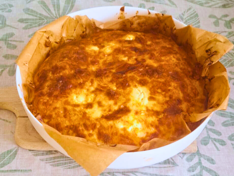 Домашна баница с яйца и сирене